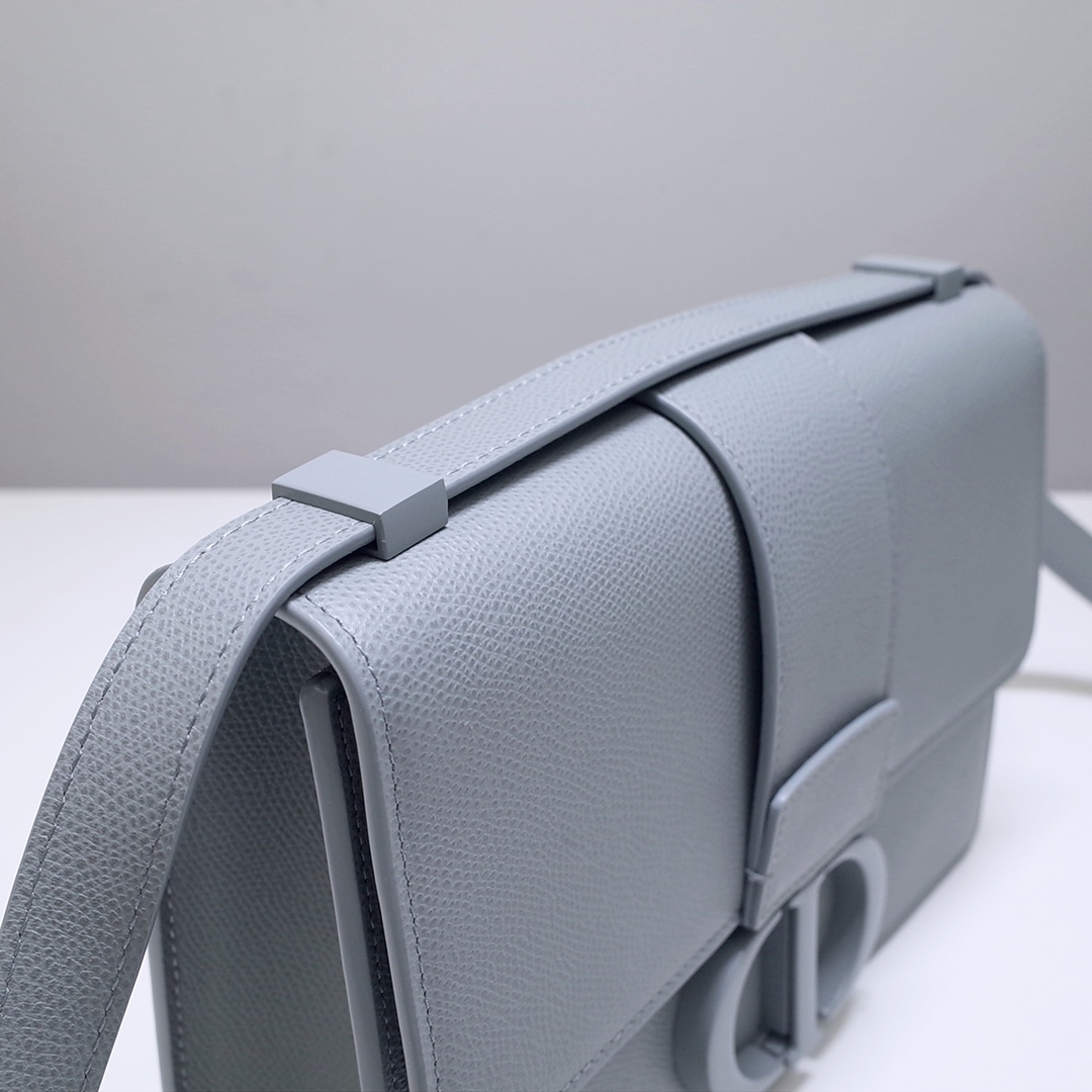 30 Montaigne Bag Grey Grained Calfskin